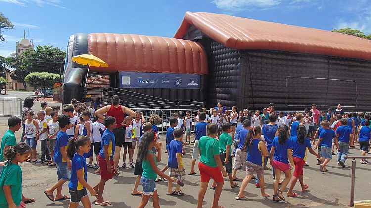 'Circuito Estradafora' levará cinema e teatro aos estudantes