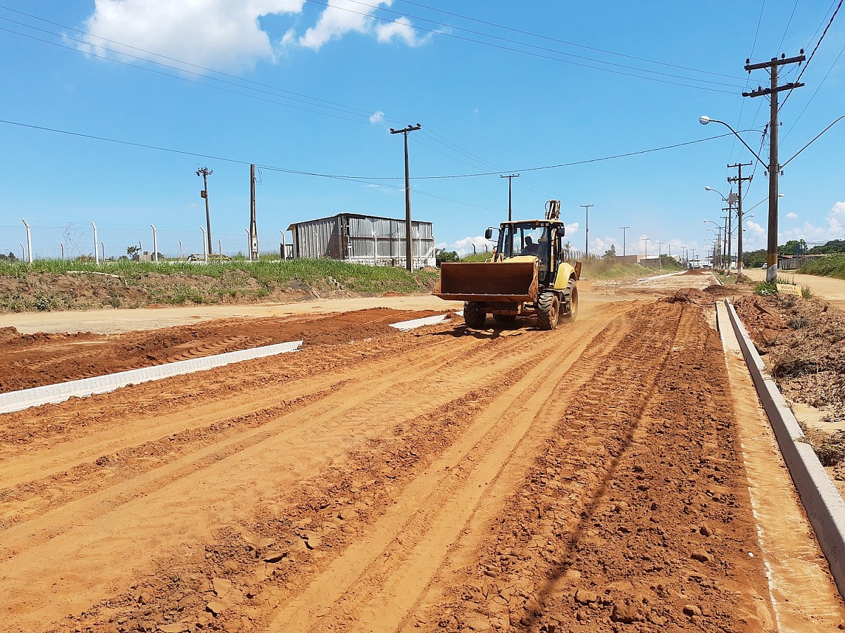 Avenida Cunha Bueno: etapa prepara solo para receber camada asfáltica