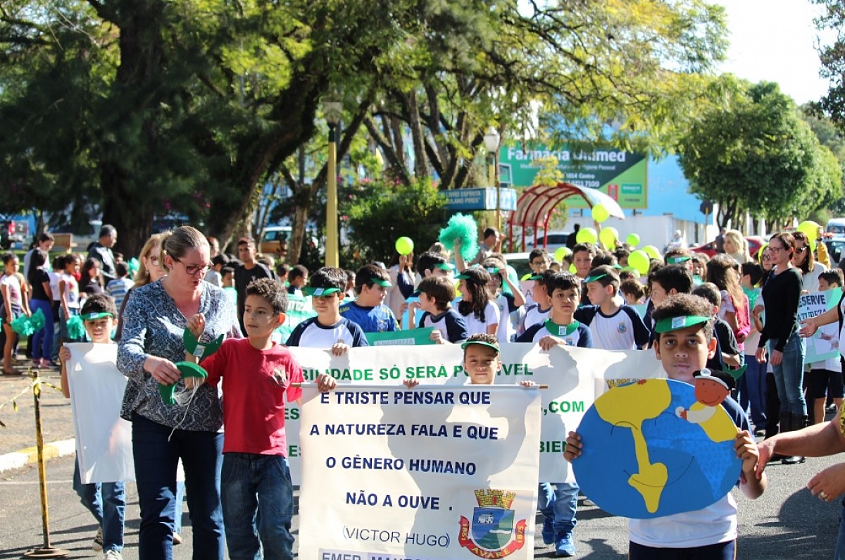 Escolas realizam passeata do Meio Ambiente