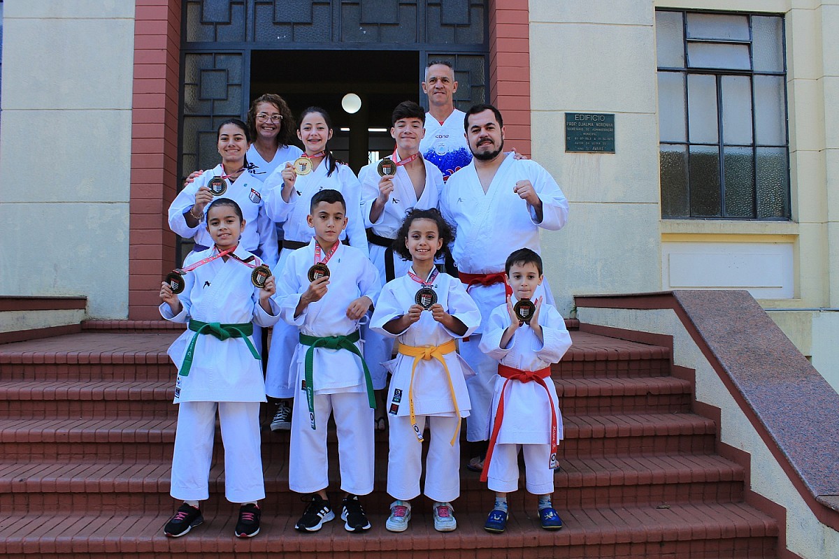 Atletas de Avaré conquistam medalhas na final do Paulista de Karatê