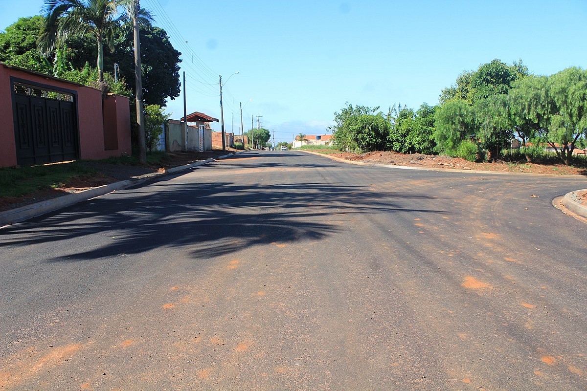 Prefeitura de Avaré dá continuidade à pavimentação do Terras de São José