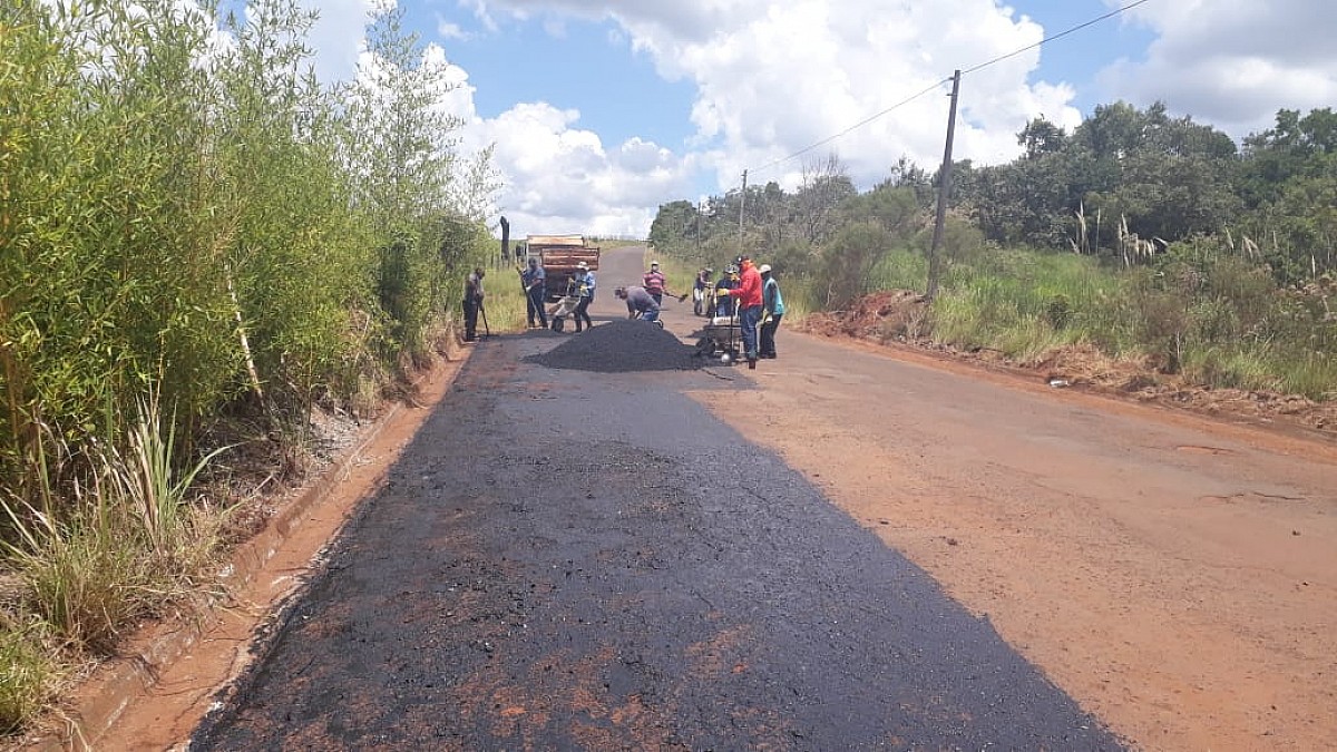 Estrada municipal danificada pelas chuvas é recuperada