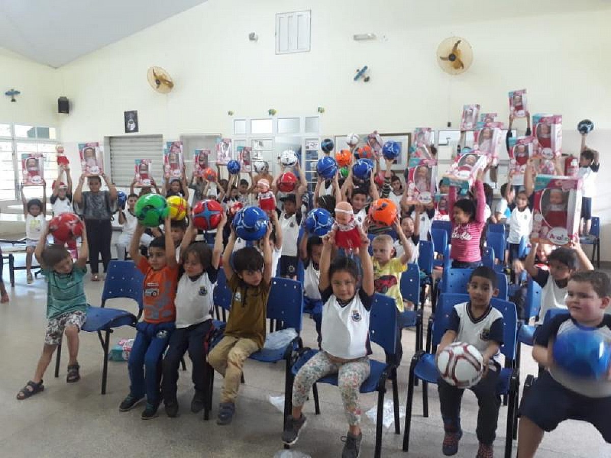 Fundo Social faz doação de brinquedos a escolas municipais