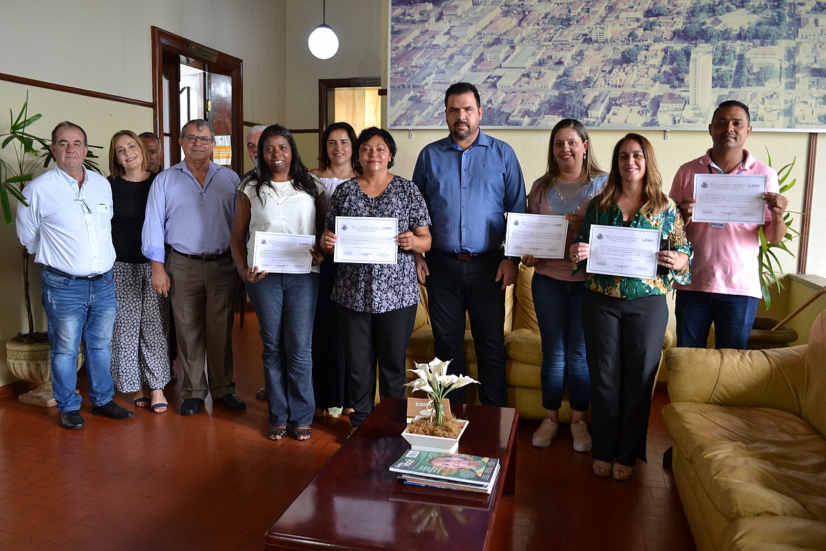 Conselheiros tutelares são diplomados em cerimônia no Paço Municipal