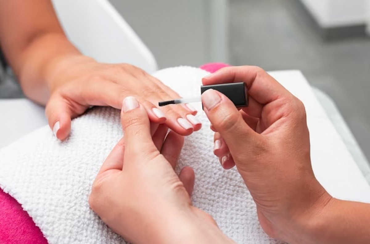 Curso gratuito de manicure e pedicure está com inscrições abertas