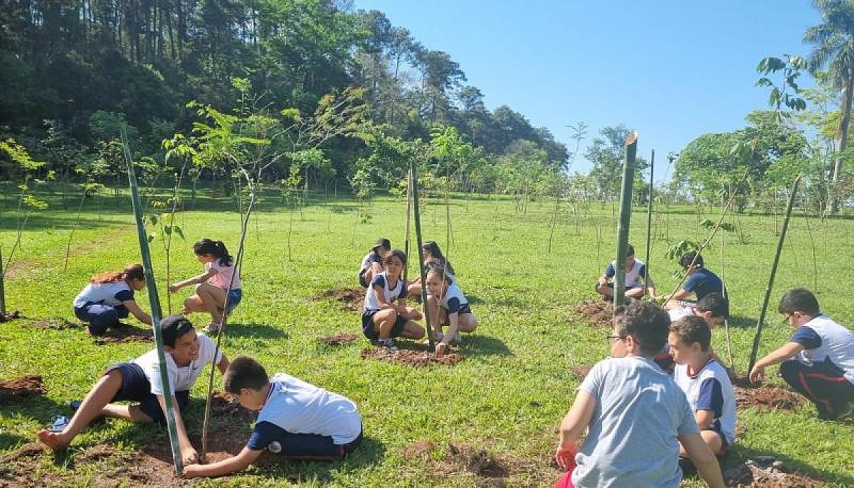 Dia da Árvore é comemorado com plantio de mudas no Horto Florestal