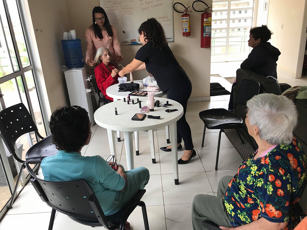 Promovido o “Dia da beleza” no Centro Dia do Idoso