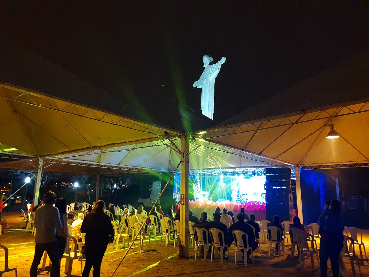 Show no Cristo Redentor encerra evento em alusão ao Outubro Rosa