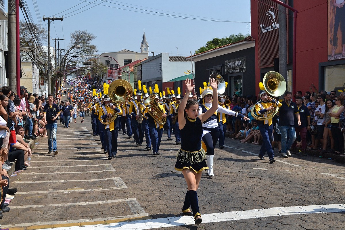 Tradicional Desfile Cívico comemora 161º aniversário de Avaré