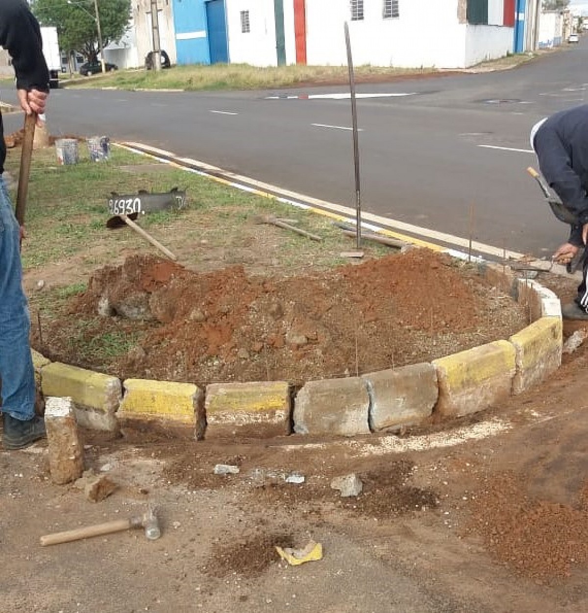 Prefeitura promove limpeza em bairros e manutenção em avenidas