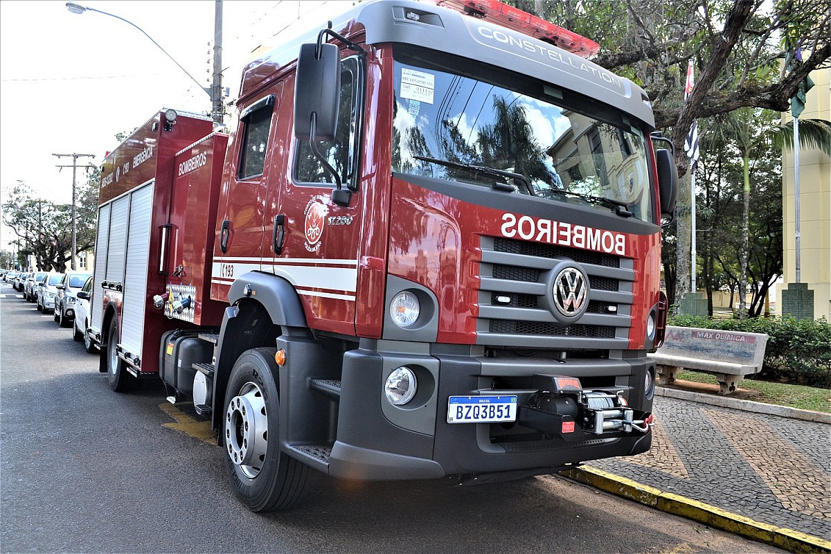 Caminhão adquirido pela Prefeitura reforça frota do Corpo de Bombeiros