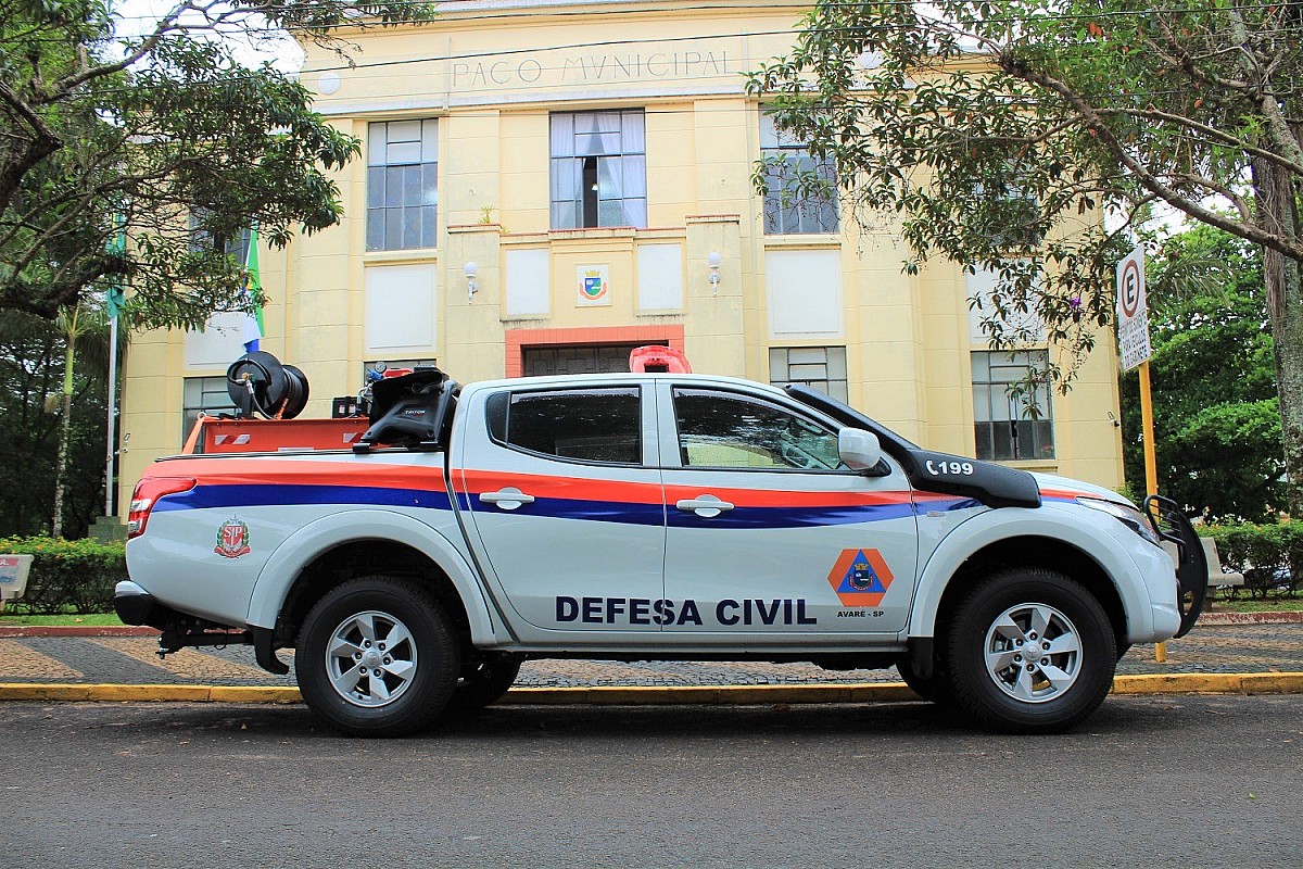 Caminhonete equipada com tanque de água vai reforçar trabalho da Defesa Civil