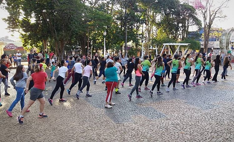 “Zumba na Praça” é dica para domingo