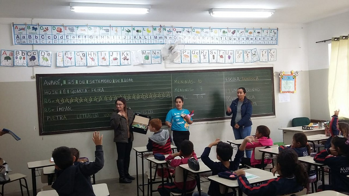 Alunos de pedagogia desenvolvem projeto que resgata brincadeiras antigas