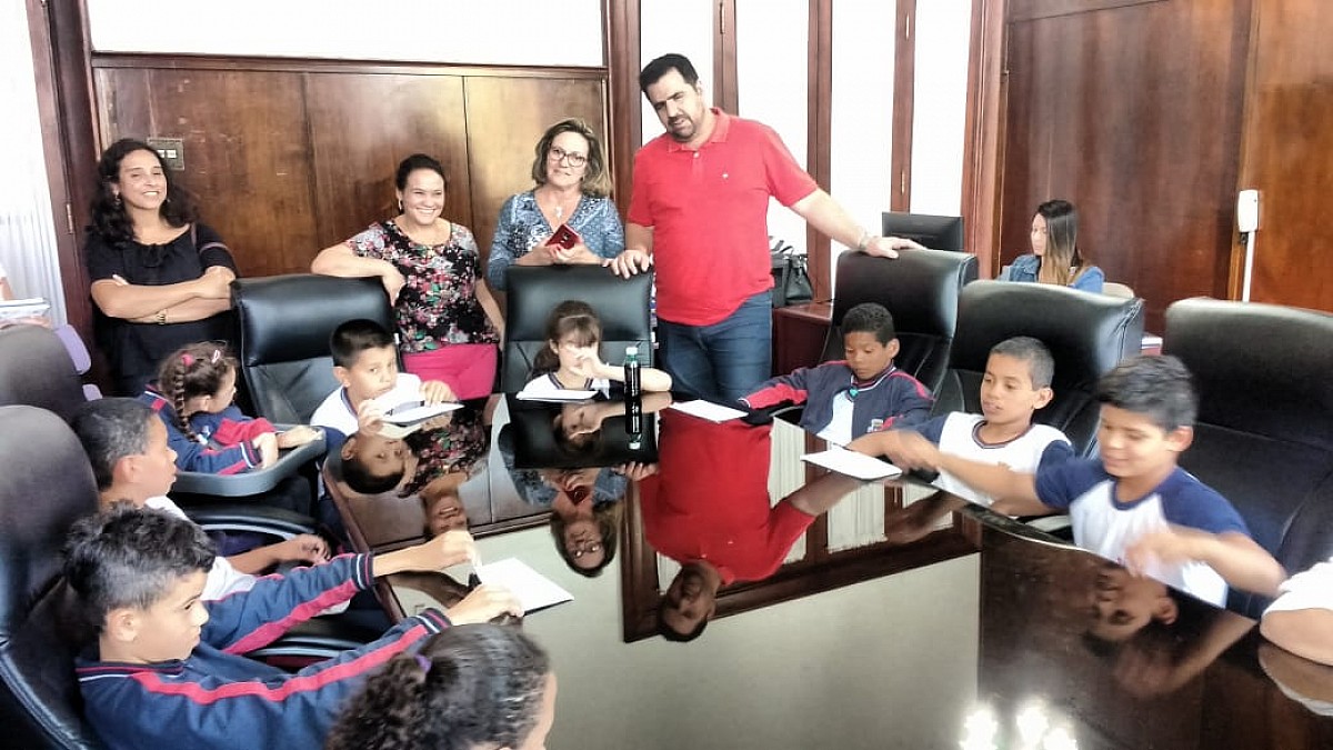 Alunos da Barra Grande visitam o Paço Municipal