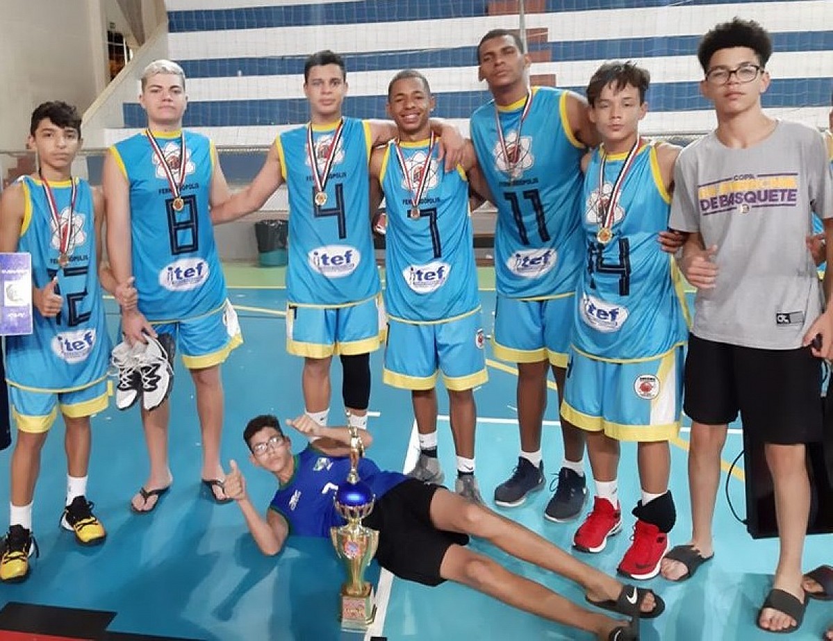 Basquete de Avaré derrota time da casa e é campeão em Estrela D’Oeste