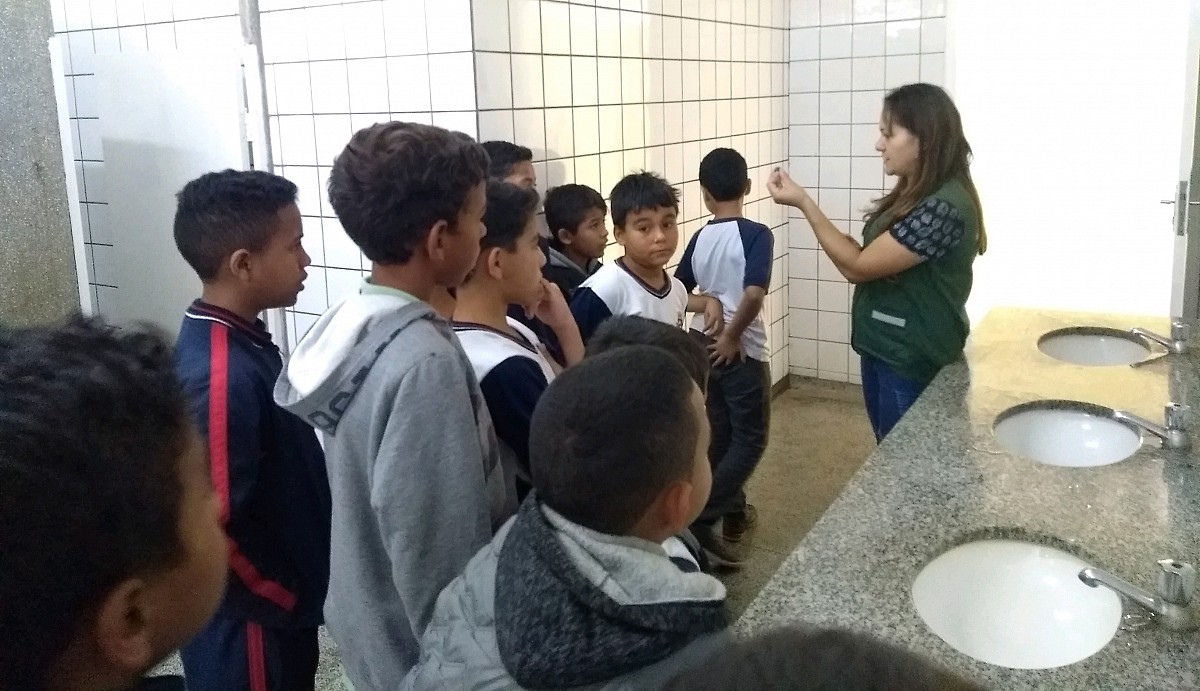 Secretaria promove ação de uso racional da água na escola “Carlos Papa”