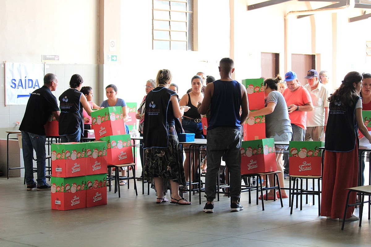 Fundo Social encerra 2023 com entrega de cestas de Natal