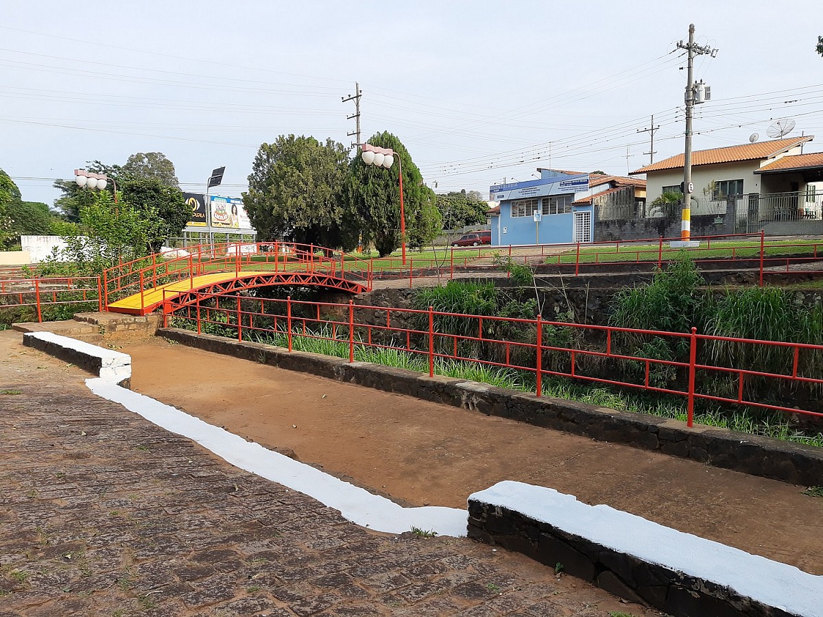 Prefeitura revitaliza pintura da Praça Japonesa