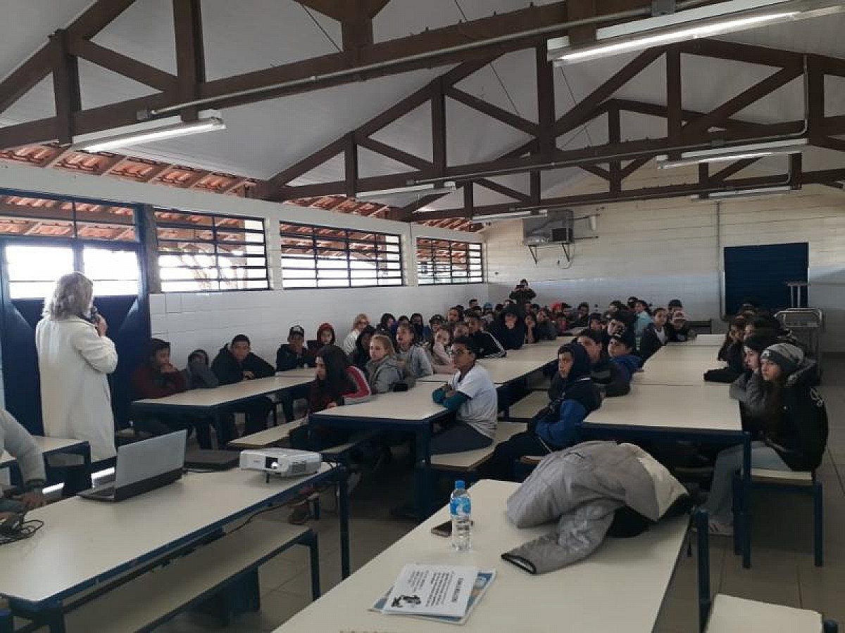 Psicólogos ministram palestra sobre bullying na Escola “Celso Ferreira’’