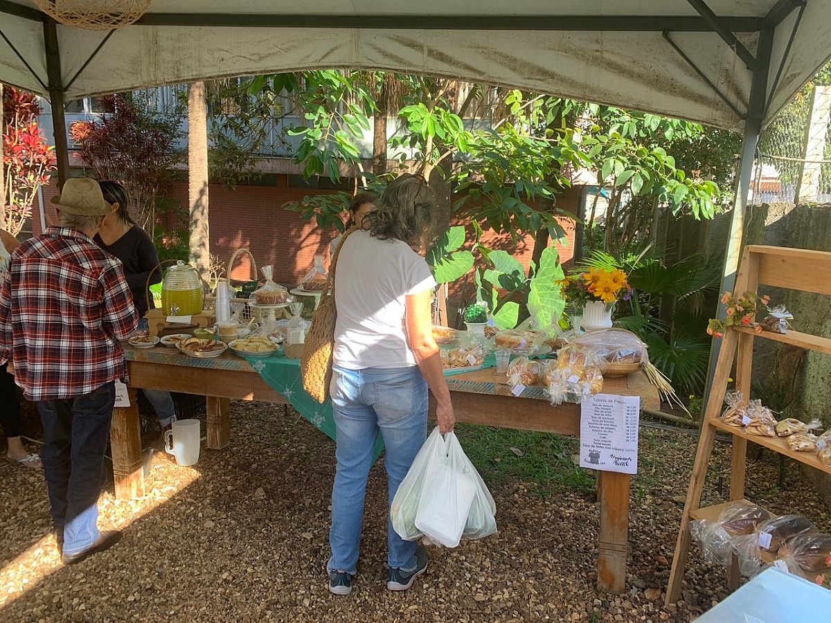 Feira inaugura café que oferece alimentos orgânicos