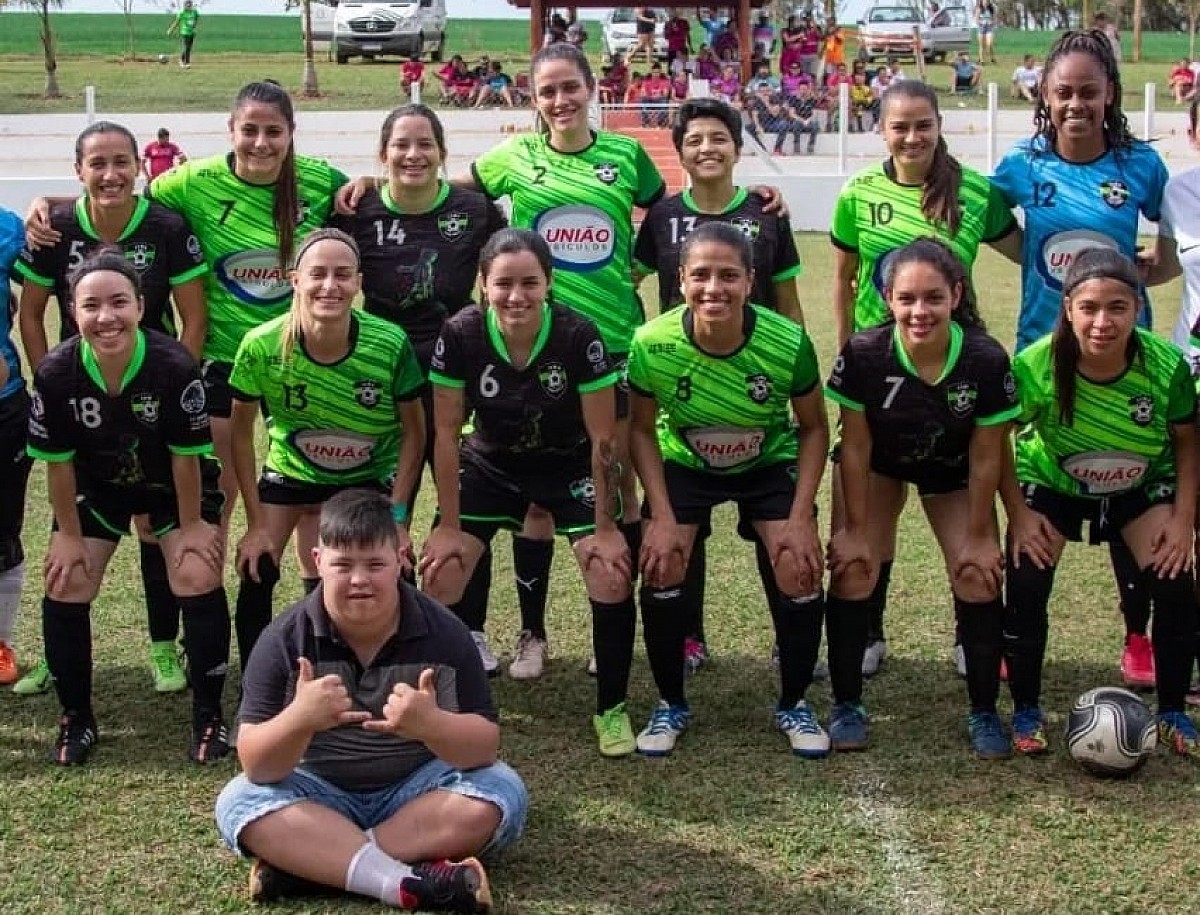 Futebol feminino de Avaré vence competição em Coronel Macedo