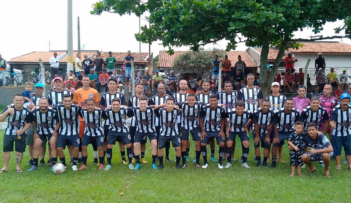 Vila Martins vence torneio no campo do Fluminense