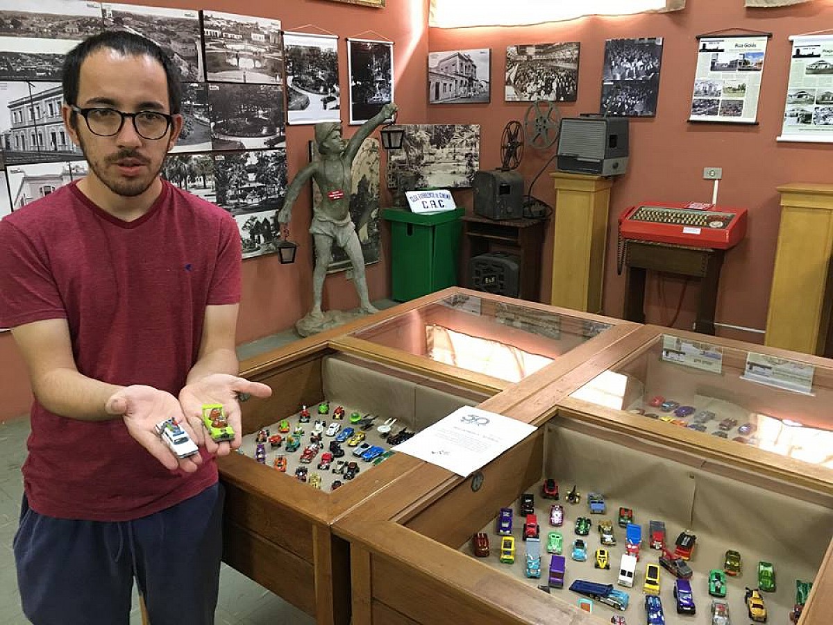 Museu exibe coleção de carros em miniatura