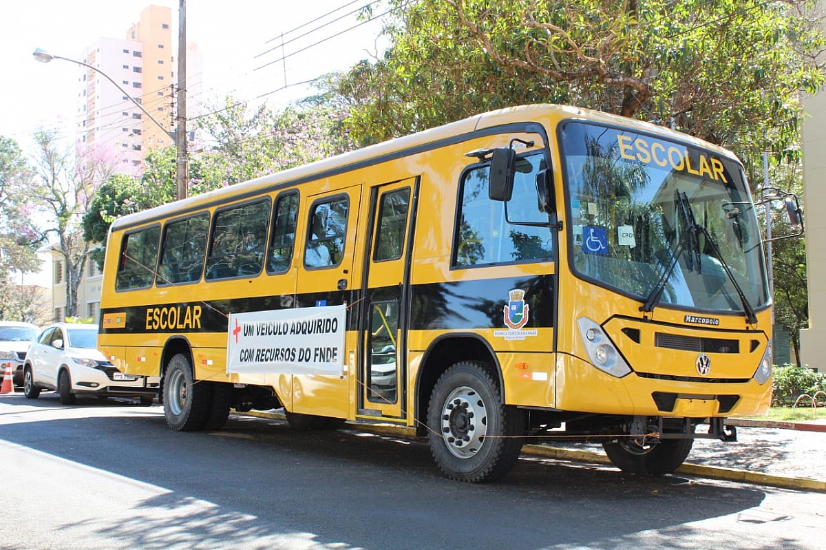 Novo ônibus escolar auxiliará o transporte de alunos da zona rural