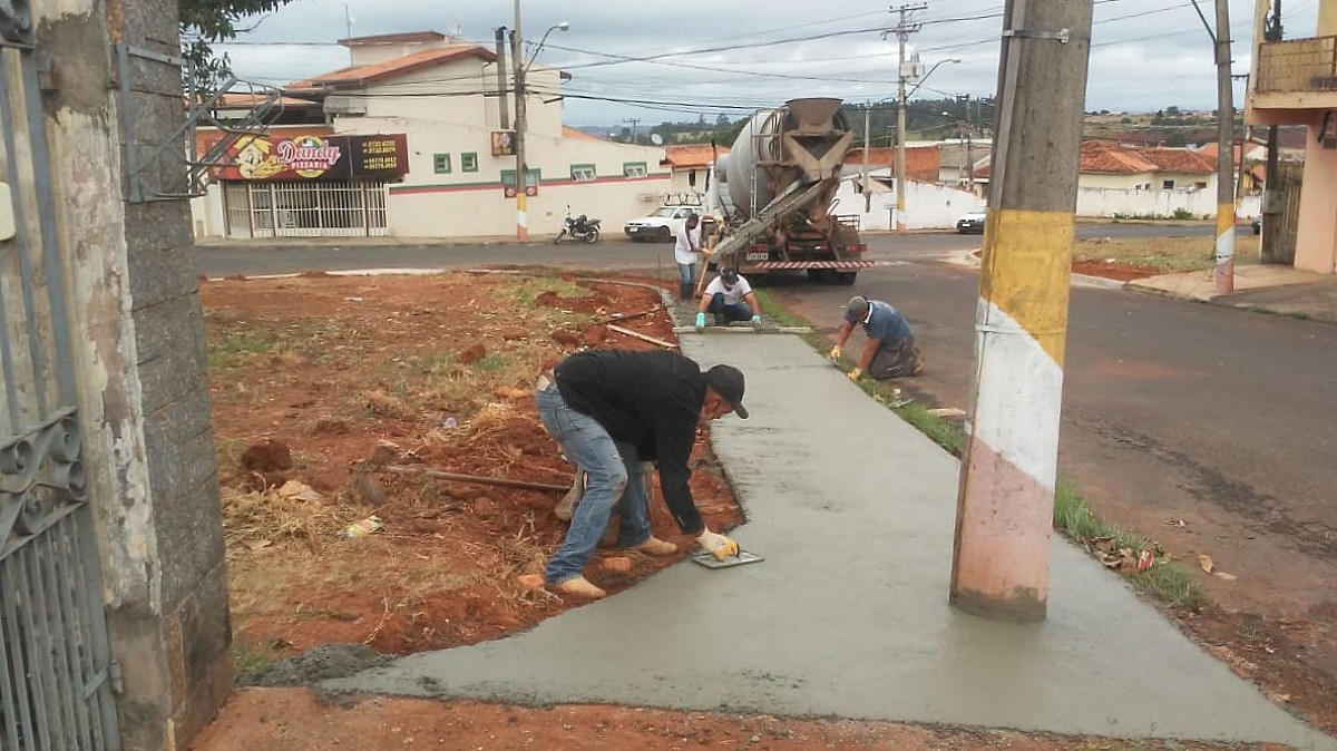 Secretaria de Serviços segue com manutenção em locais públicos