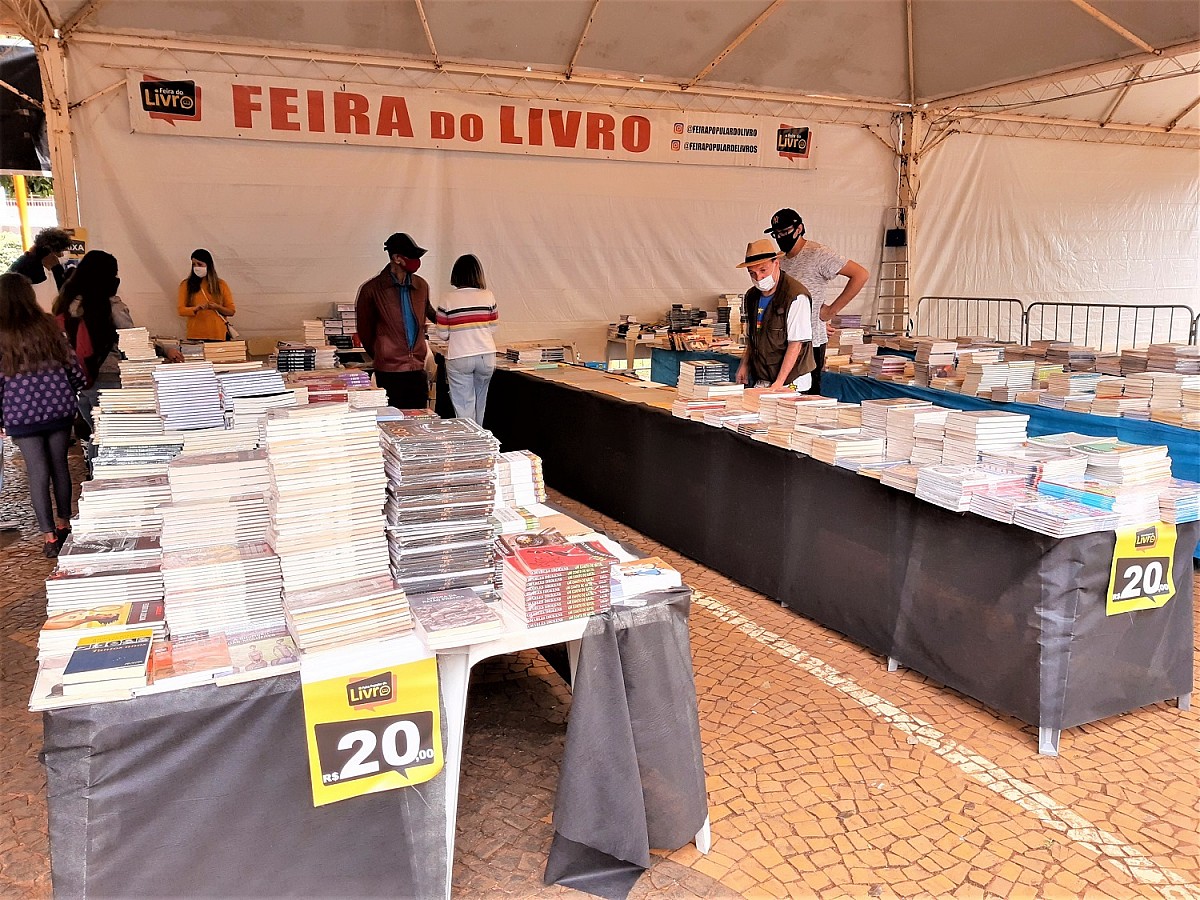 Feira do Livro segue até 15 de junho no Largo São João
