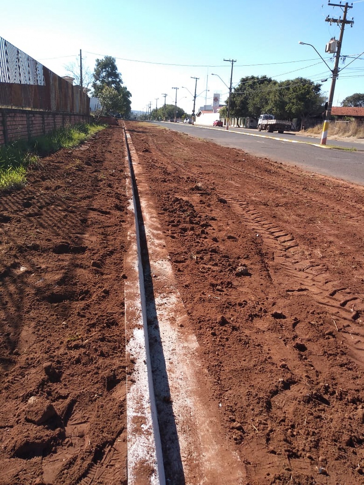 Guias são instaladas em trecho da Avenida Mário Covas