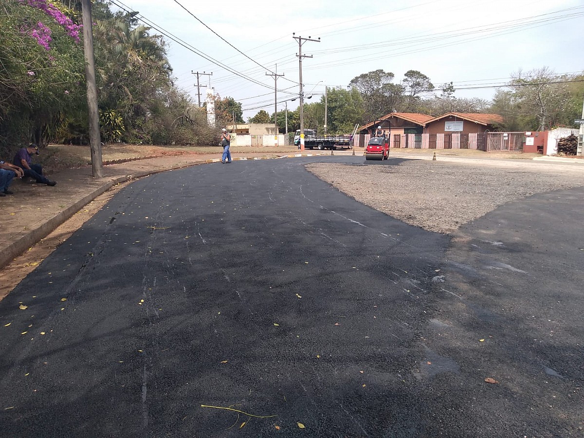 Prefeitura promove recuperação asfáltica em rua no Jardim Europa