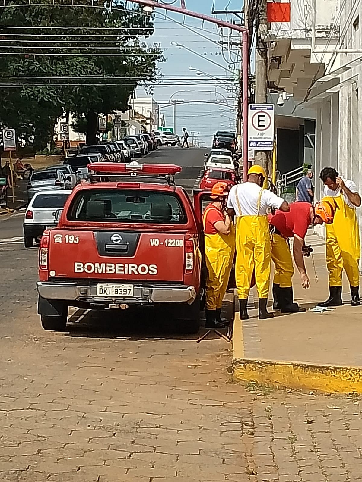 Meio Ambiente, Defesa Civil e Bombeiros inspecionam galerias pluviais submersas