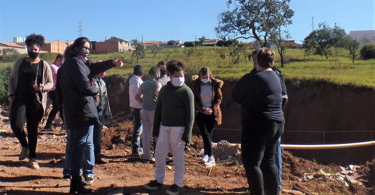 Projeto ambiental leva alunos para conhecer ações municipais contra erosões