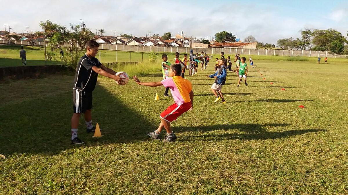 Começaram as aulas de futebol de campo no CSU