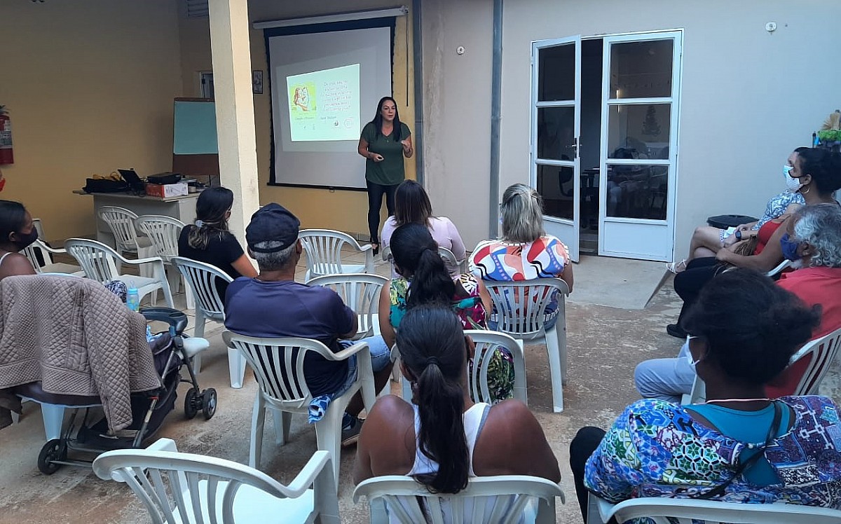 CRAS promove palestra sobre nova abordagem em educação