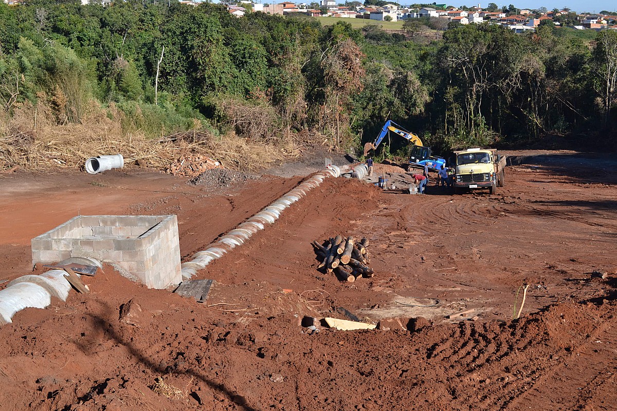 Obra para contenção de erosão avança no Bairro Camargo