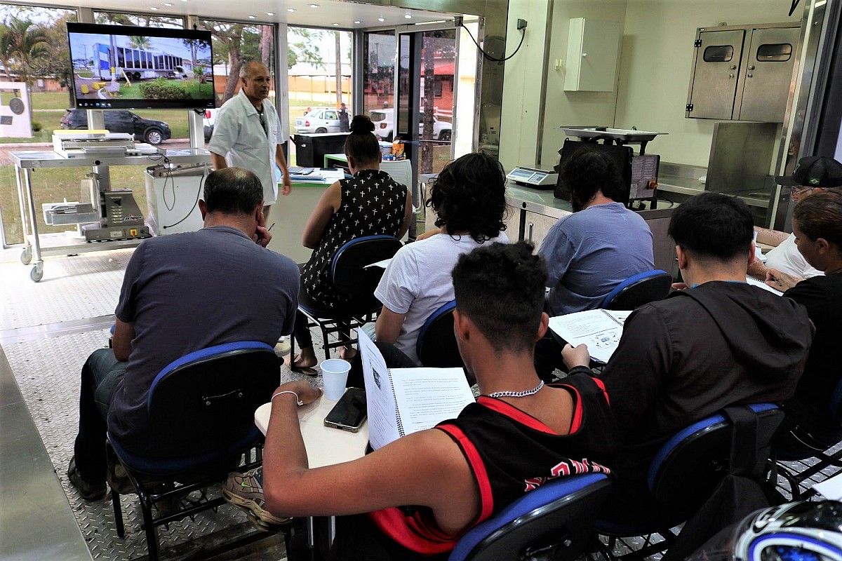 Curso gratuito sobre trabalho em açougue é iniciado em Avaré