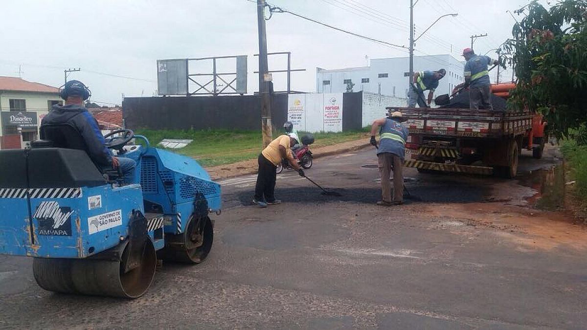 Limpeza de córregos e operação Tapa Buraco