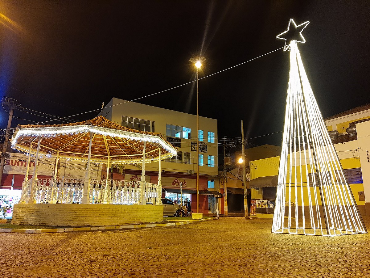 Avaré entra no clima de Natal com decoração em locais públicos