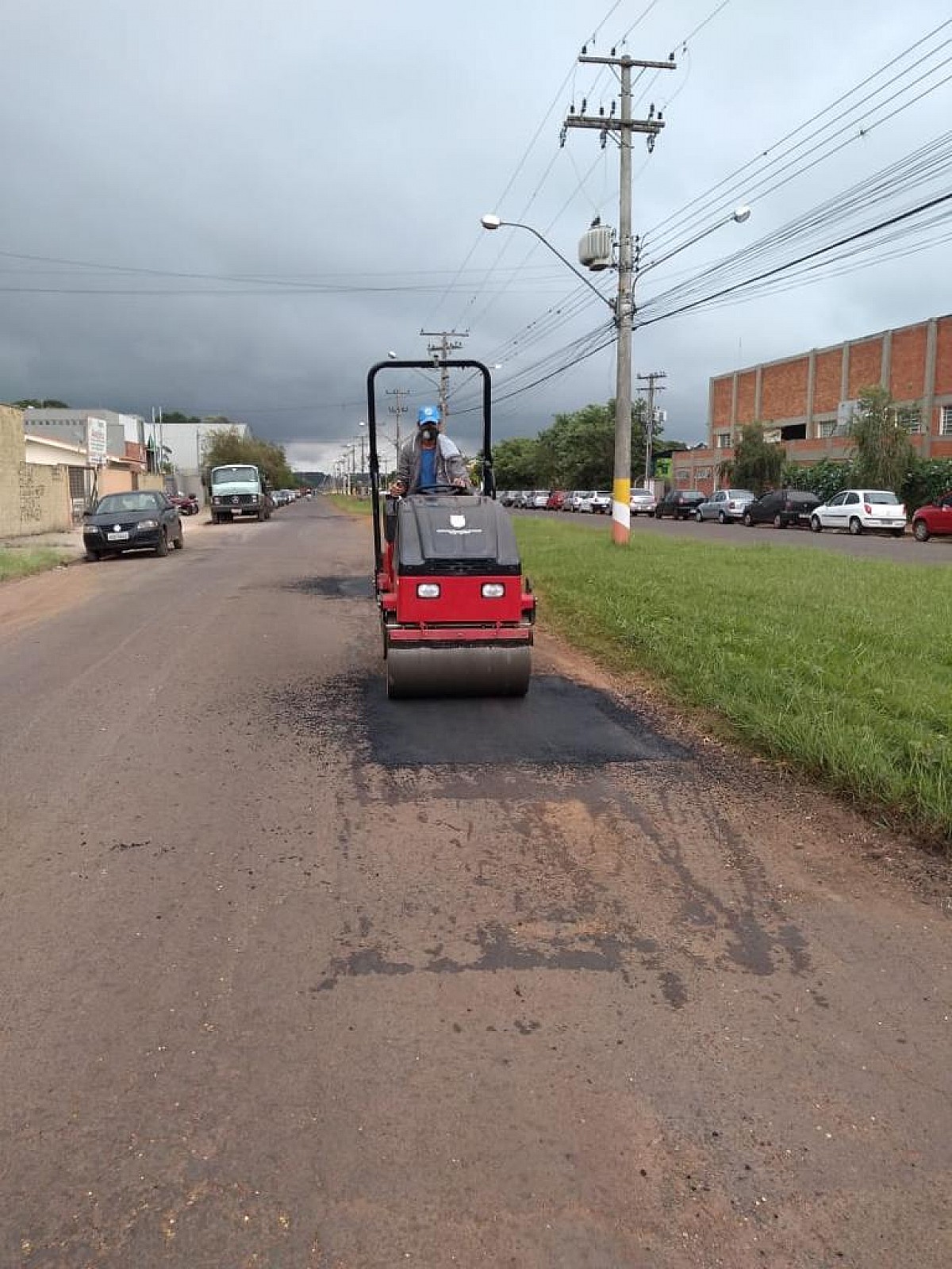 Estrada vicinal e bairros recebem nova fase da Operação Tapa-Buraco