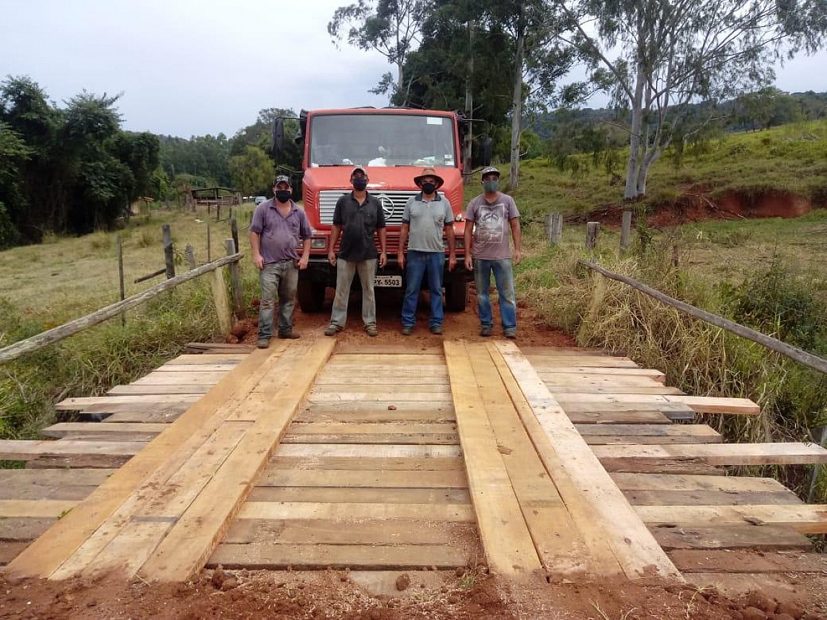 Munício recupera pontes localizadas na zona rural