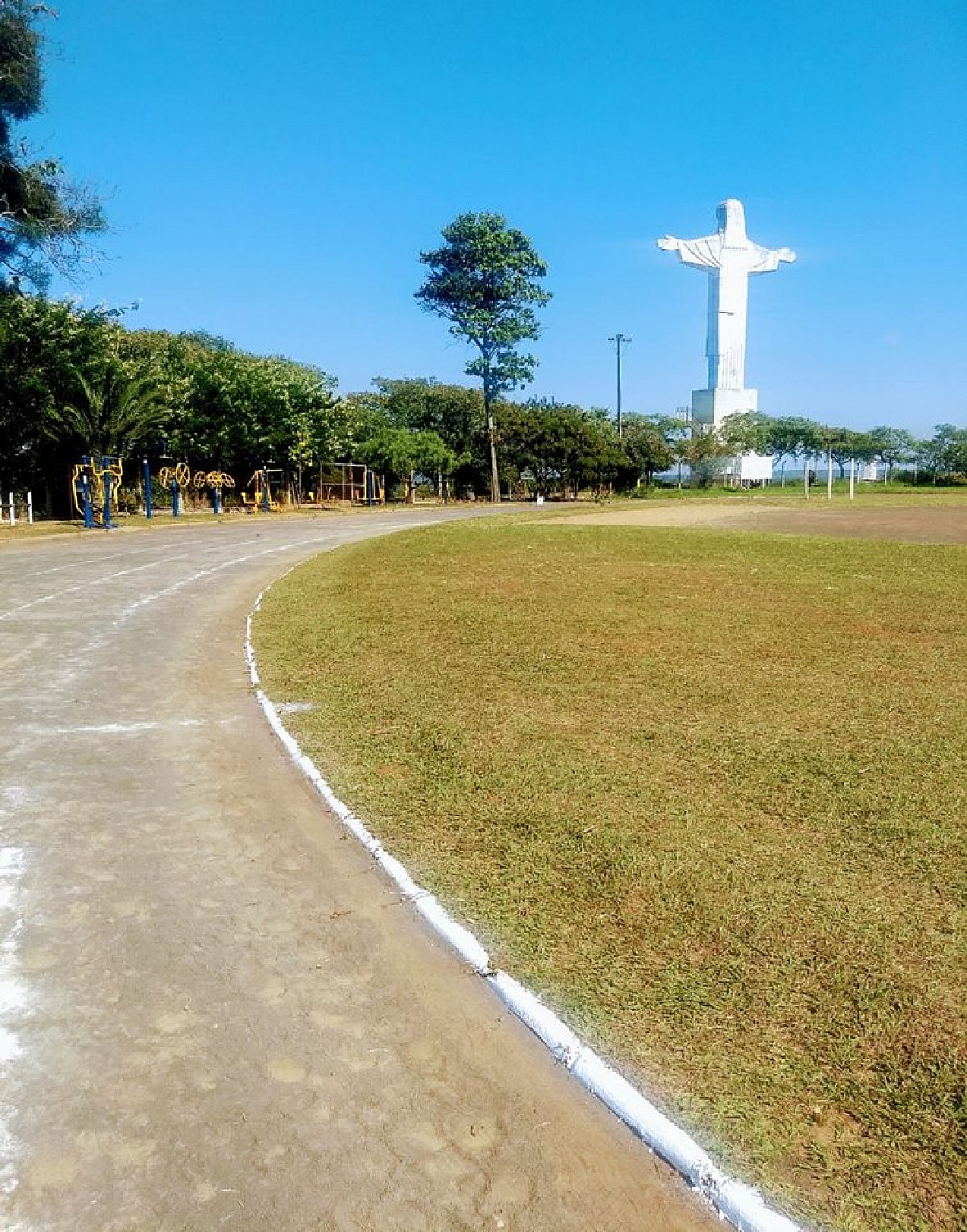 No feriado houve manutenção do Campo e da Pista Municipal