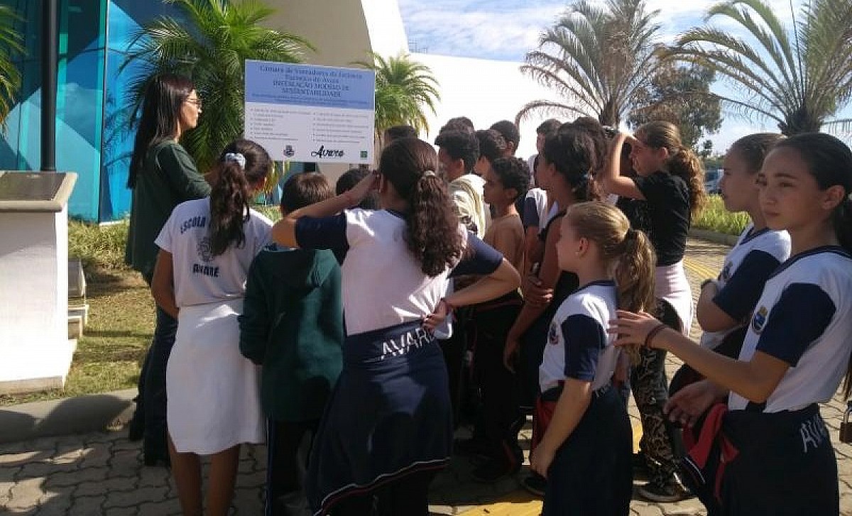 Alunos fazem visita a imóvel modelo de sustentabilidade