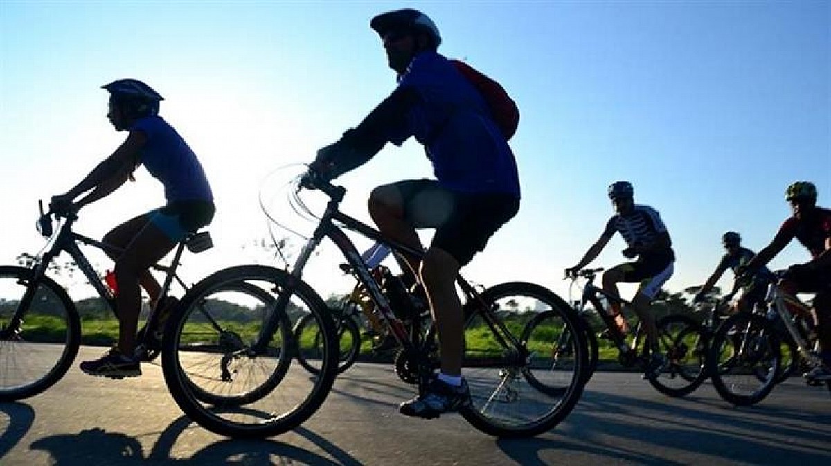 Passeio ciclístico da Vigilância Sanitária alerta sobre riscos da dengue