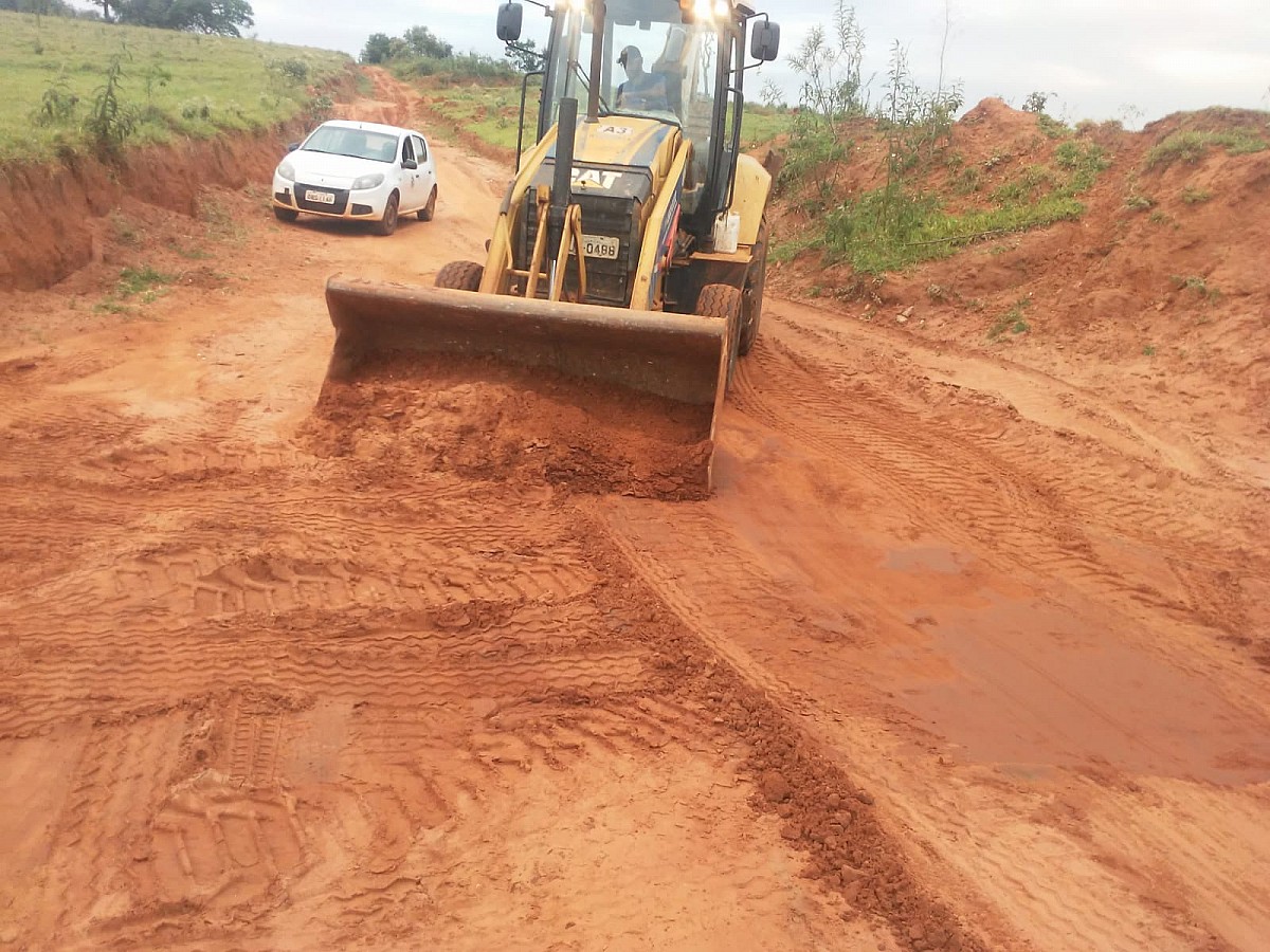 Prefeitura de Avaré promove intervenção em estrada rural