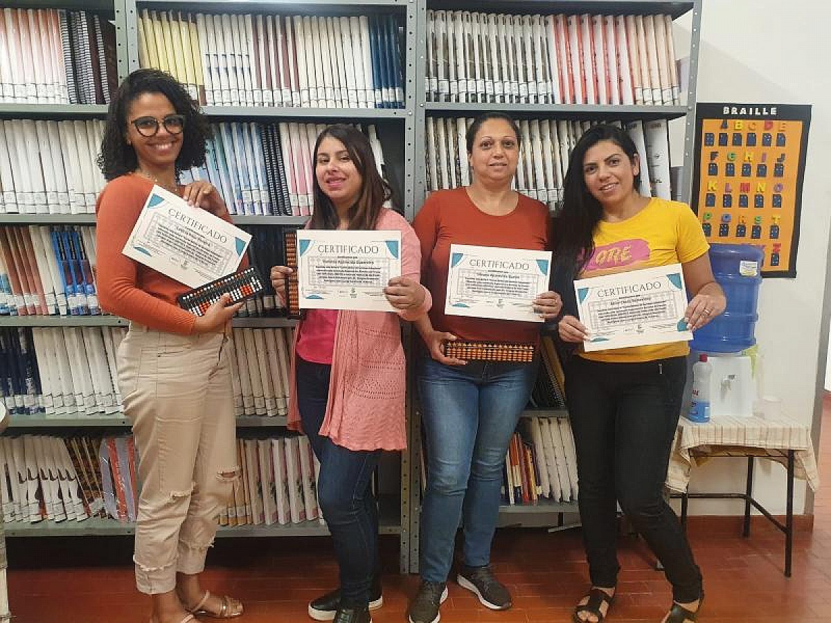 Alunos do curso Soroban Adaptado recebem certificado