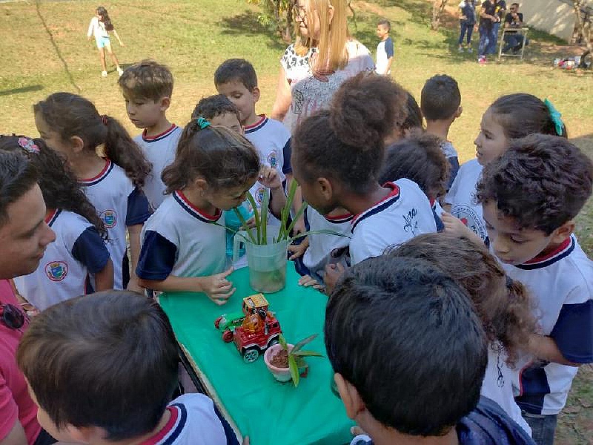 Vigilância Sanitária promove palestra sobre Dengue em escola no Bairro Camargo