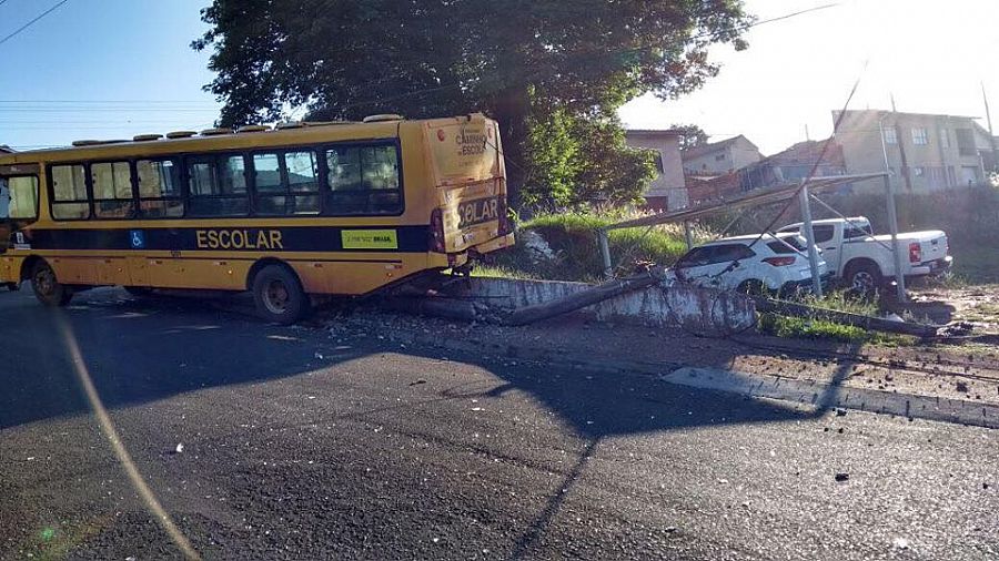 Acidente com veículo da Educação